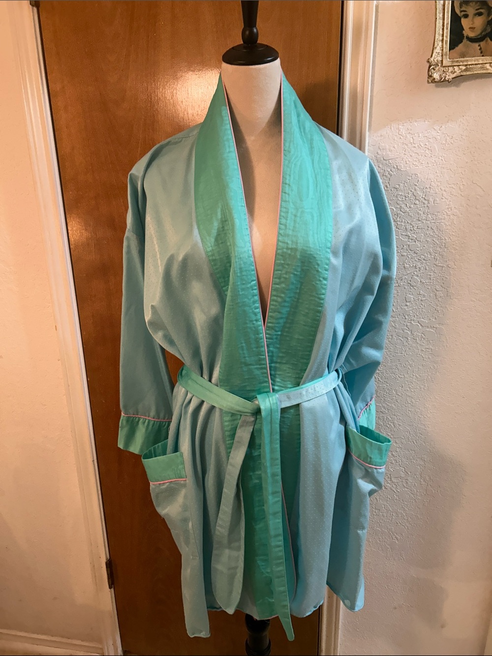Vintage Fernando Sanchez Silk Blend Robe with pink Trim. L